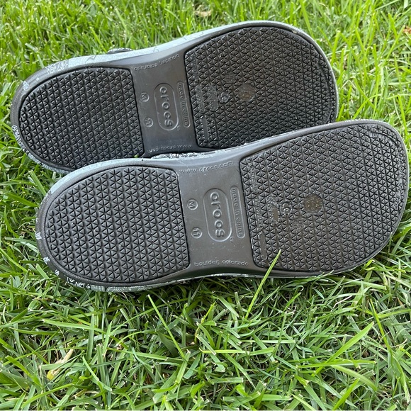 Crocs / At Work Bistro Clogs / Gray
Bandana Print / Mens 11 / Slip
Resist New - Picture 6 of 7